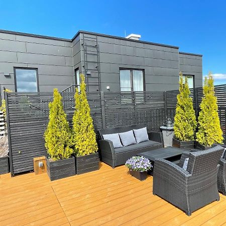City Terrace Apartment Avangard - Large Private Roof Terrace Tallinn Ngoại thất bức ảnh